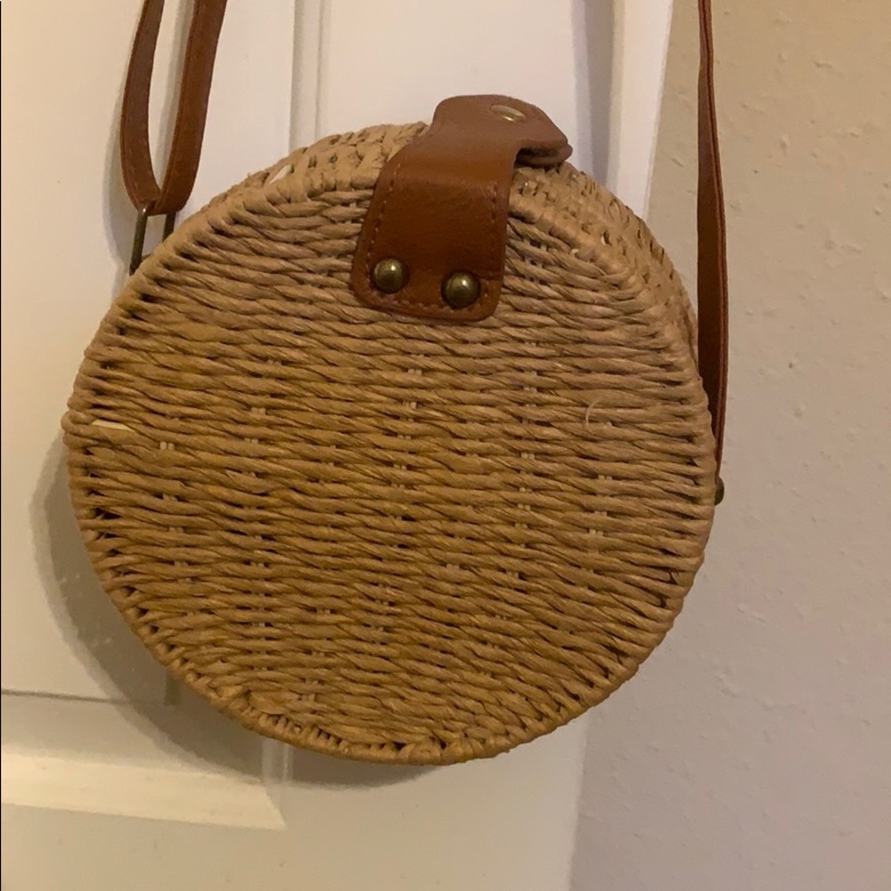 Crossbody straw bag